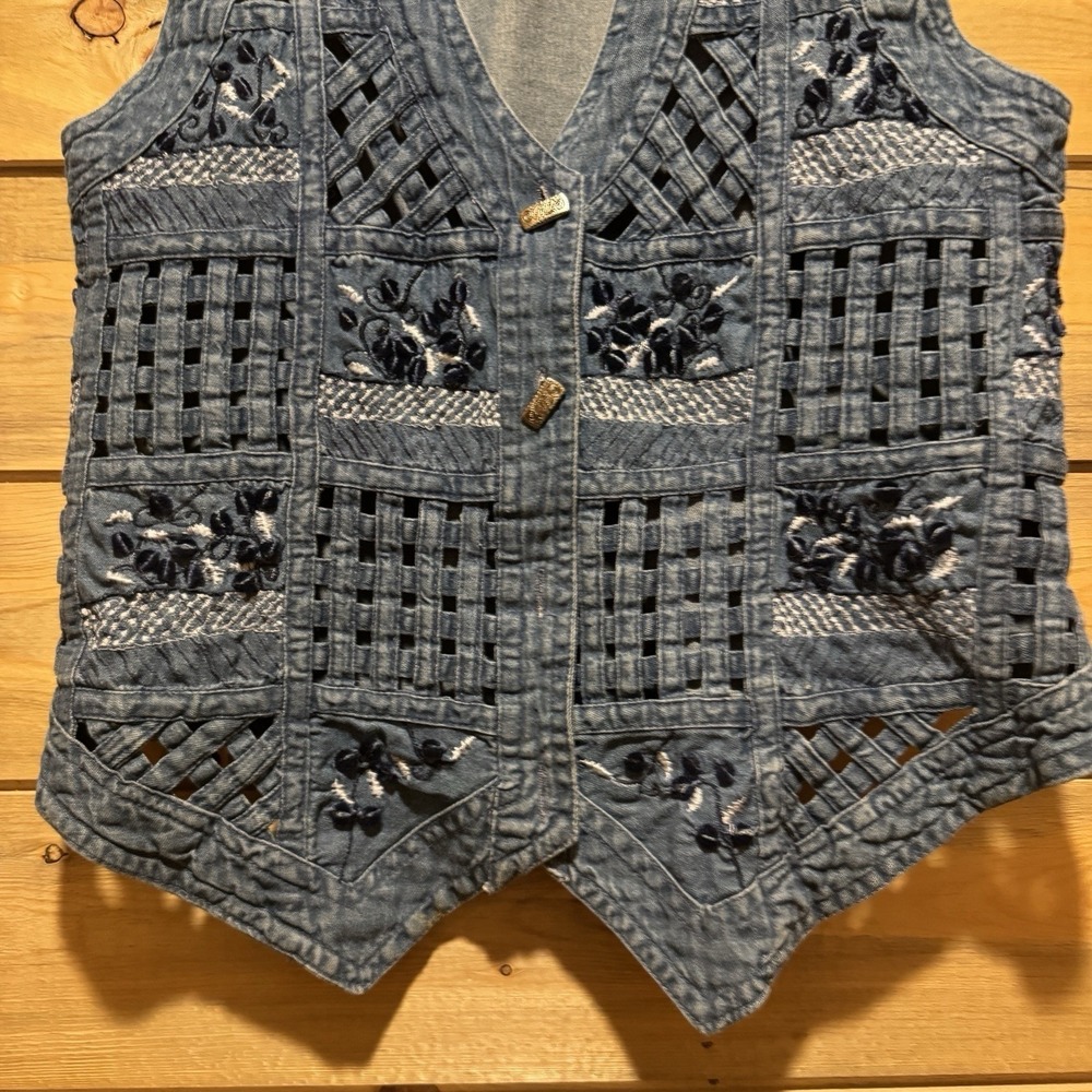 VTG LIFESTYLE Braid & Patch Denim Vest Women's Small Button Up - Picture 3 of 7